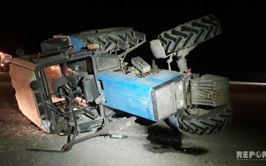 Ağsuda traktor aşıb, sürücü xəsarət alıb