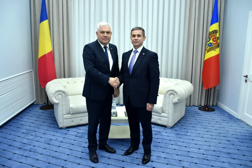 Rumıniyanın müdafiə naziri Moldovada səfərdədir