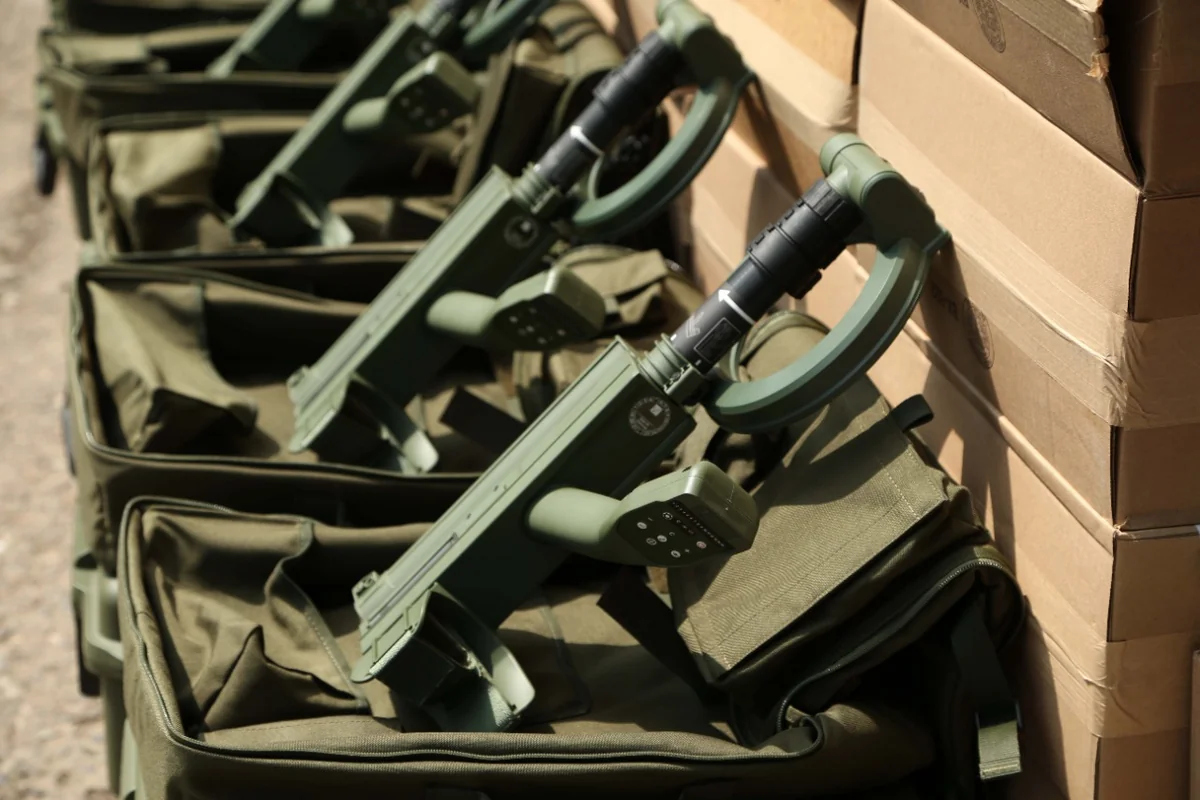 Fransa Azərbaycana 130 minaaxtaran detektor hədiyyə edib