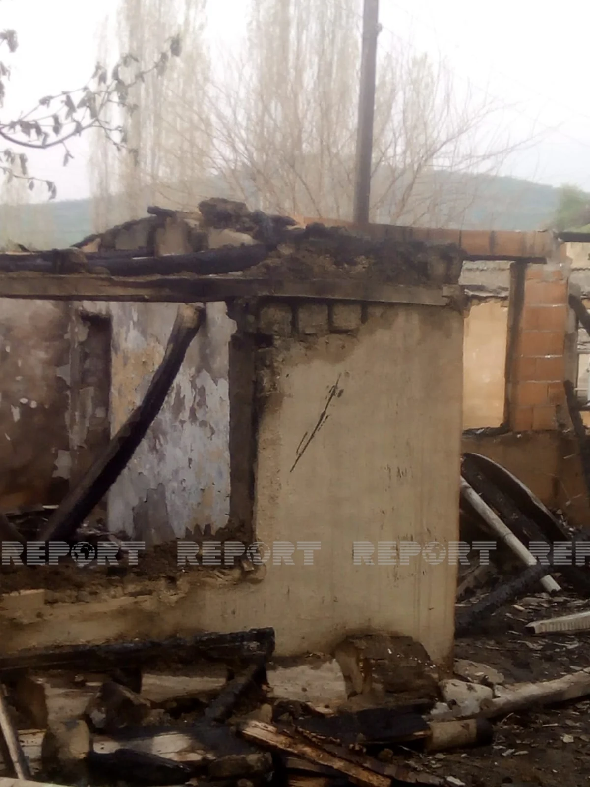 Qubada 3 gün əvvəl ölən şəxsin evi tamamilə yanıb, ailə evsiz qalıb