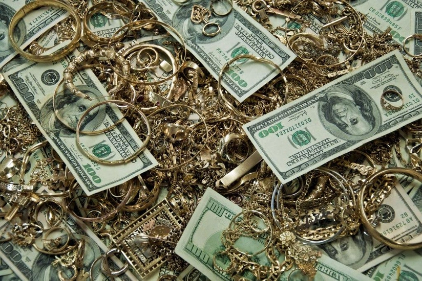 Bakıda mənzildən 11 min manatlıq qızıl və 5 700 dollar oğurlanıb