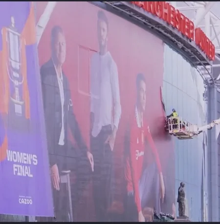 Ronaldunun posteri Old Trafford stadionundan götürülüb