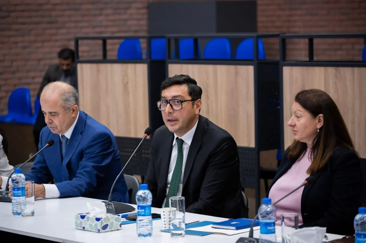 Fərid Qayıbov məşqçilik ixtisası üzrə ingilis dilində təhsil alan tələbələrlə görüşüb