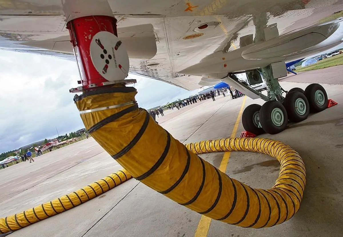 SOCAR supplies 2,700 tons of aviation fuel to Ukraine