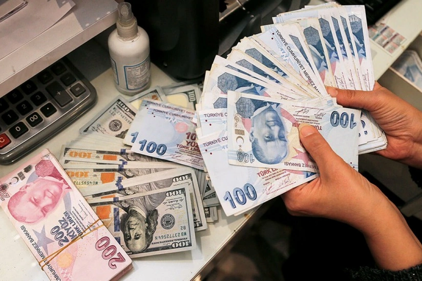 Turkish currency breaks anti-record, exceeding 33 liras per dollar