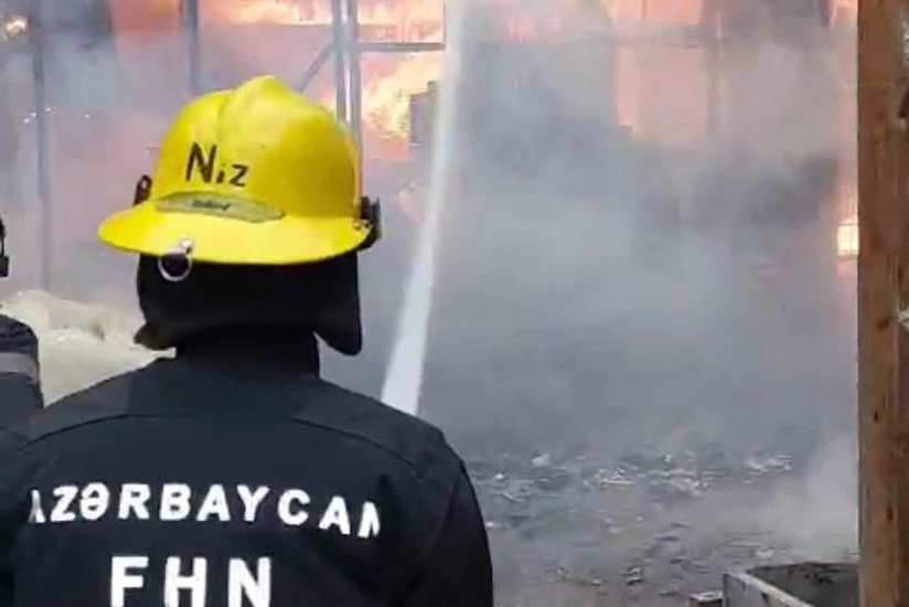 Bakıda sexdə yanğın olub