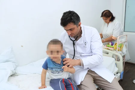 Gəncədə küçəyə atılan uşaqların durumu yaxşıdır - RƏSMİ