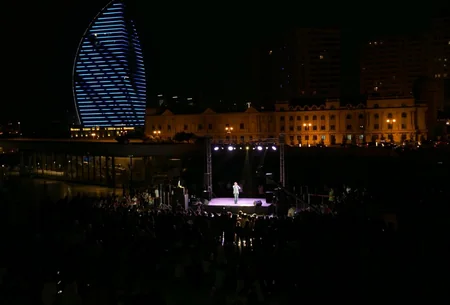 Heydər Əliyev Mərkəzində Ədalət Şükürovun solo konserti olub