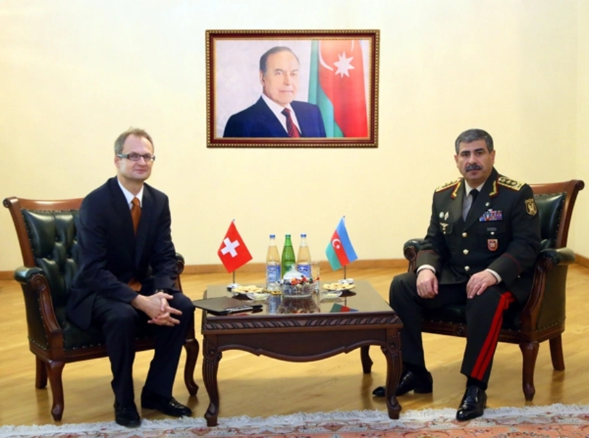 Müdafiə naziri İsveçrənin Azərbaycandakı səfiri ilə görüşüb