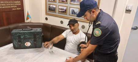 Dənizdə köməksiz qalan Lənkəran sakini xilas edilib