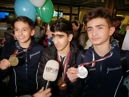 Dünya yaş qrupları yarışında 5 medal qazanmış Azərbaycan gimnastları vətənə dönüblər
