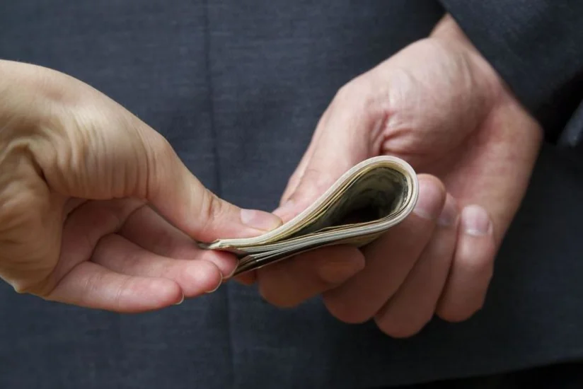 Bakıda qadın kişiyə qarşı 50 min manatlıq dələduzluq edib