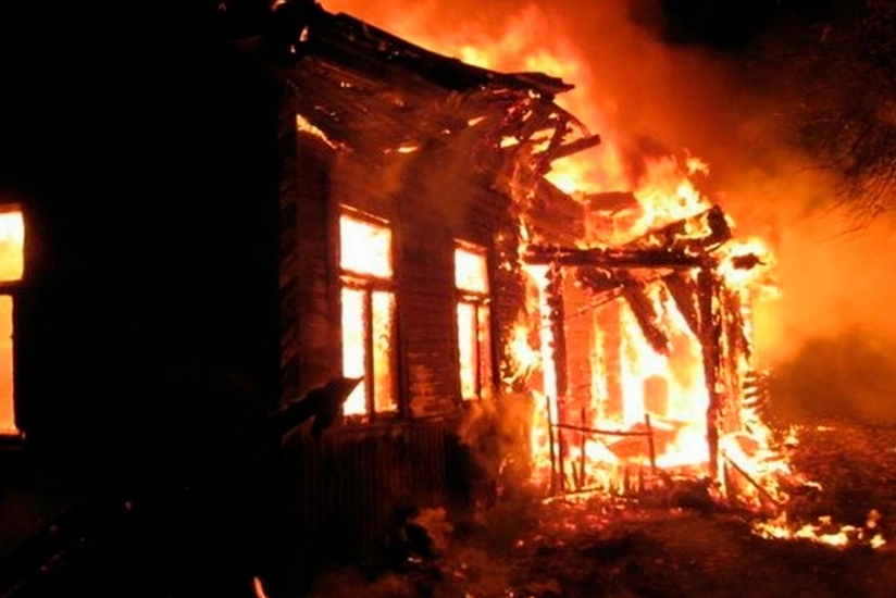 В Шамкире произошел пожар в четырехкомнатном доме