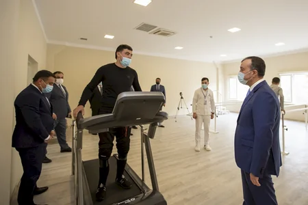 Yuxarı ətrafları amputasiya olunan qazilər son nəsil protezlərlə təmin olunub