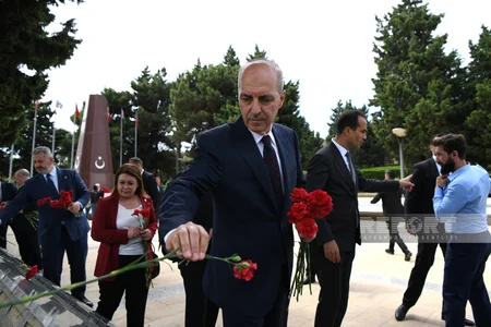 Türkiyə parlamentinin sədri Heydər Əliyevin məzarını, Şəhidlər Xiyabanını və Türk Şəhidliyini ziyarət edib - YENİLƏNİB