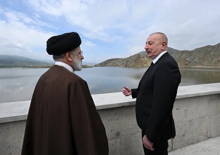 İlham Əliyev və Seyid İbrahim Rəisi Azərbaycan-İran dövlət sərhədində görüşüblər