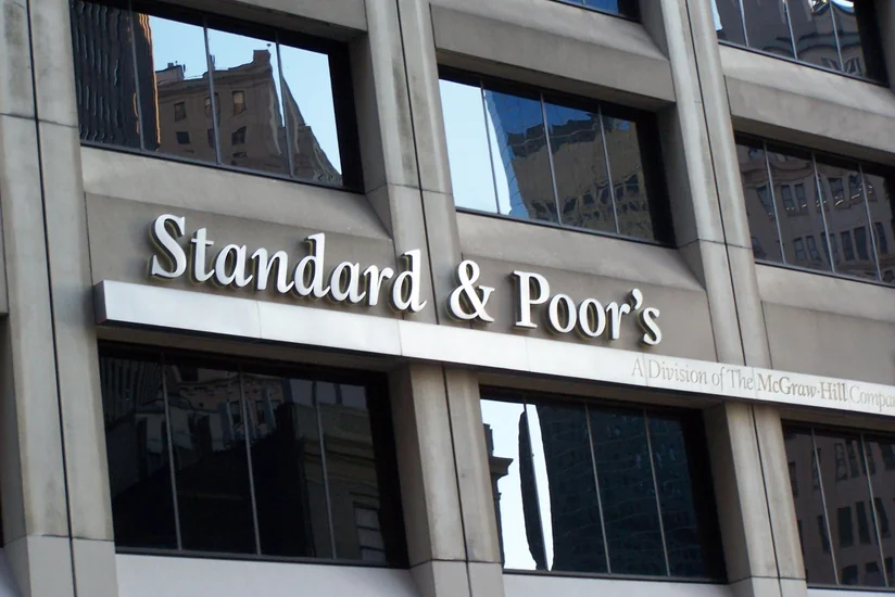 Standard&Poor's Türkiyəni xarici kapitala ən çox bağlı ölkələrə aid edib
