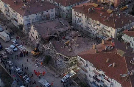 Türkiyənin ağrılı günü - zəlzələ bölgəsindən  - FOTOREPORTAJ
