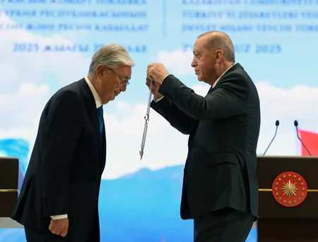 Qazaxıstan Prezidenti Türkiyənin ən yüksək dövlət mükafatı ilə təltif edilib