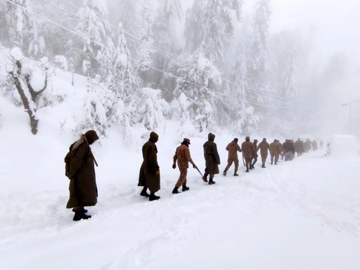 Thousands of tourists stranded in northern Italy due to avalanche