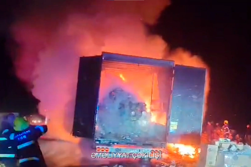 Hacıqabulda yük avtomobili yanıb, qoşqusundakı 14 ton qida məhsulu məhv olub