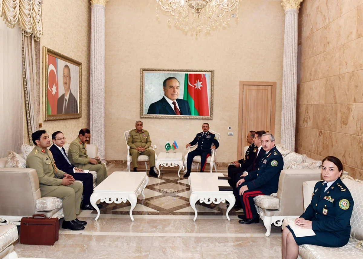 Elçin Quliyev Pakistan Quru Qoşunlarının komandanı ilə görüşüb