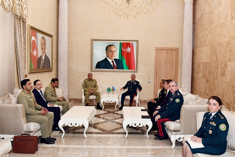 Elçin Quliyev Pakistan Quru Qoşunlarının komandanı ilə görüşüb