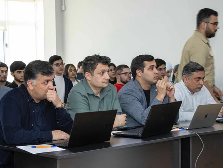 “INNOSTART” Gəncə Hakatonu 2-də gənclər 10 000 manatlıq mükafat fondu əldə etdilər