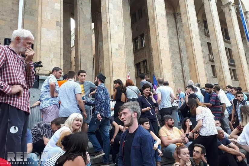 Tbilisidə xəsarət alan iki aksiya iştirakçısının vəziyyəti ağırdır