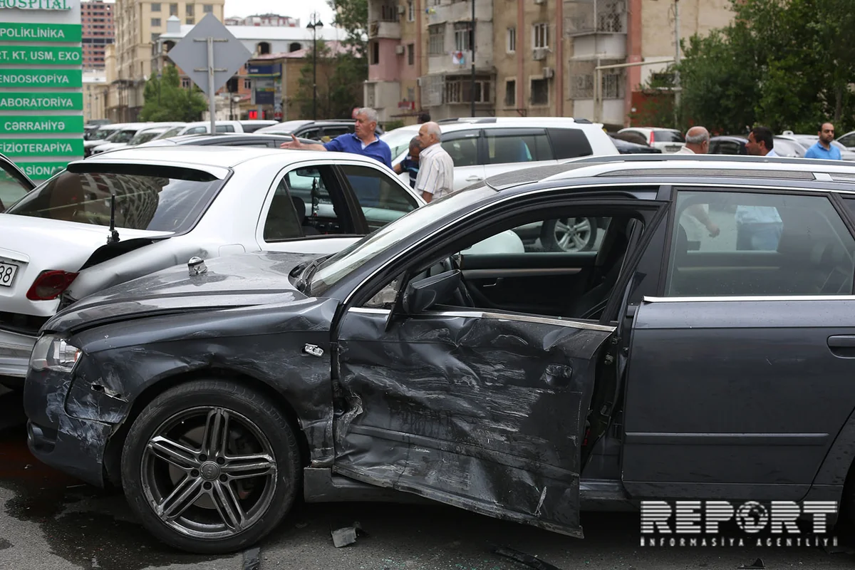 ​Bakıda 6 avtomobil toqquşub, yaralananlar var - FOTO