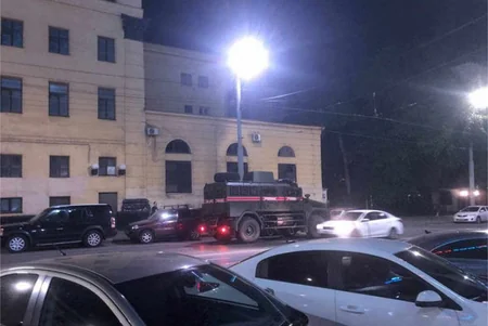 В Москве установлены блокпосты, ФСБ и СОБР приведены в боевую готовность