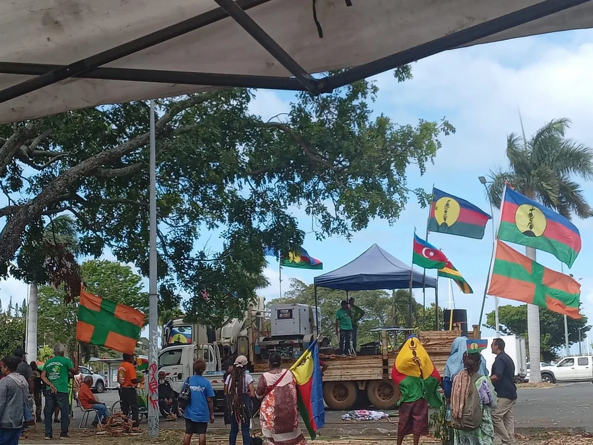 Protest against French colonialism held in New Caledonia, Azerbaijani flag raised