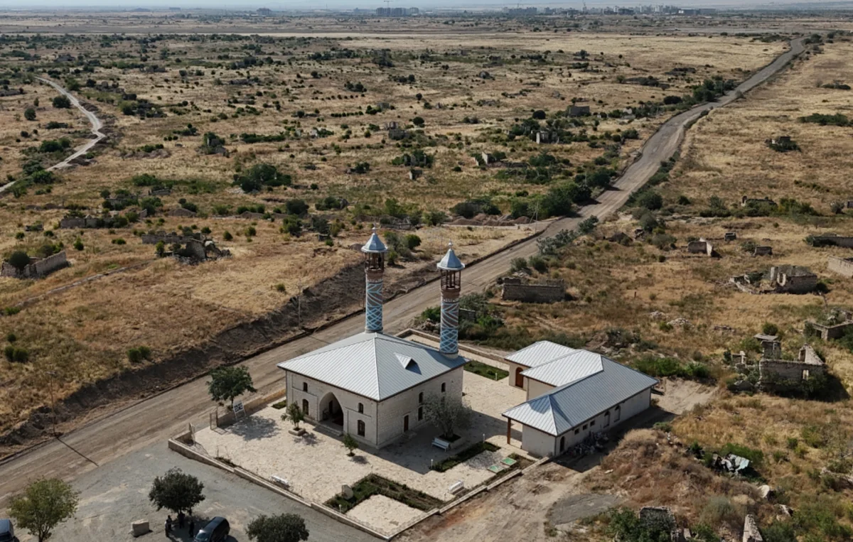 Anar Ələkbərov Ağdamdakı Qiyaslı məscidindən paylaşım edib