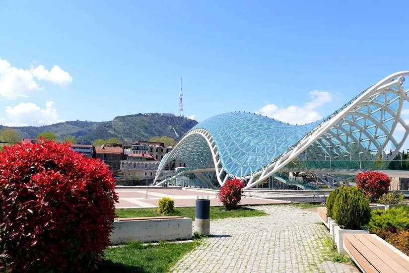 Gürcüstanın turizmdən builki gəliri 3 milyard dolları ötüb