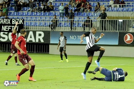 Neftçi Sumqayıtı məğlub edib, məşqçi və futbolçular arasında dava düşüb - VİDEO