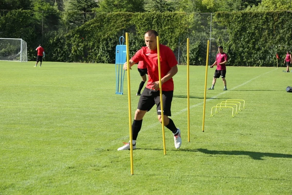 Keşlə klubu futbolçu Miloş Boşançiçlə yollarını ayırıb