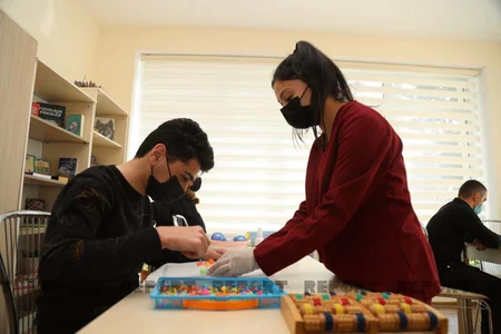 Qazi: Əvvəllər əsa ilə gəzirdim, indi nisbətən rahat yeriyə bilirəm
