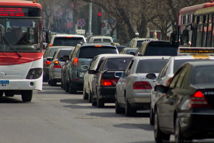 Bakıda yol qəzası olub, tıxac yaranıb