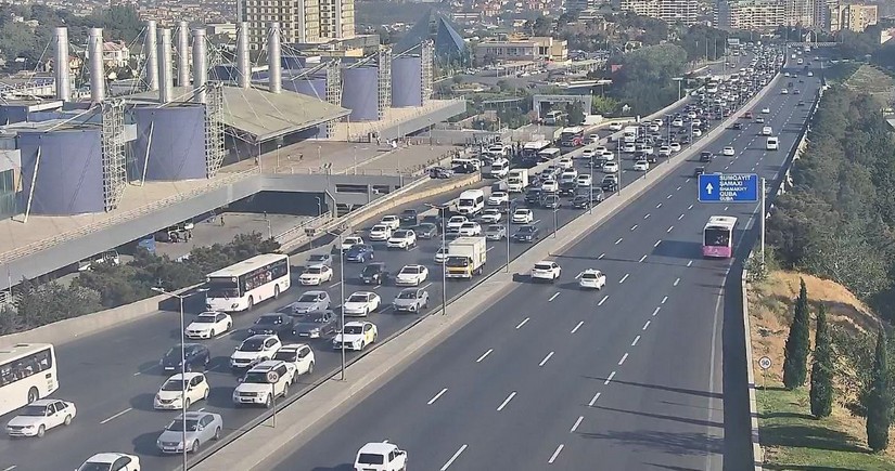 Bakının bəzi yollarında sıxlıq var