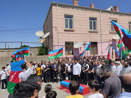 Xırdalanda Birinci Qarabağ müharibəsinin şəhidi Rövşən Əliyev dəfn edilib – YENİLƏNİB