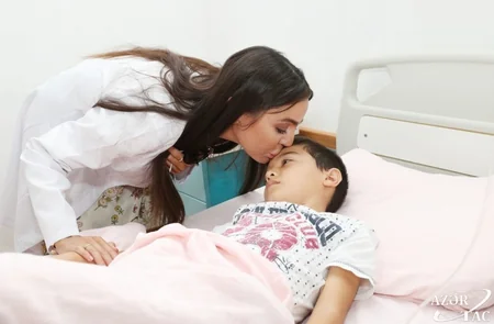 Leyla Əliyeva Heydər Əliyev Fondunun layihələri çərçivəsində Bakının bir sıra tibb müəssisələrində olub - FOTO