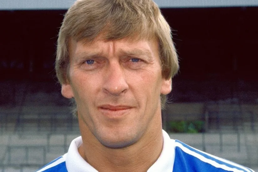 Niderland çempionatında ən çox matça çıxan futbolçu öldü