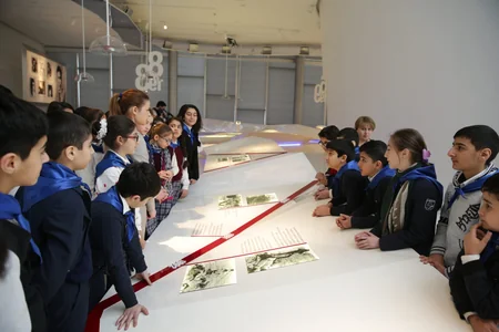 Məktəblilərin Heydər Əliyev Mərkəzinə ekskursiya layihəsi davam edir