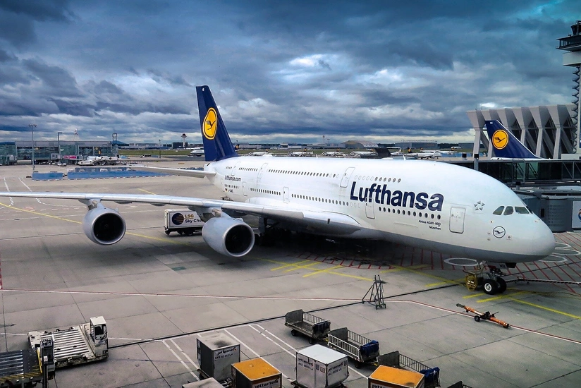Lufthansa может отменить из-за высоких налогов около 100 рейсов в ФРГ