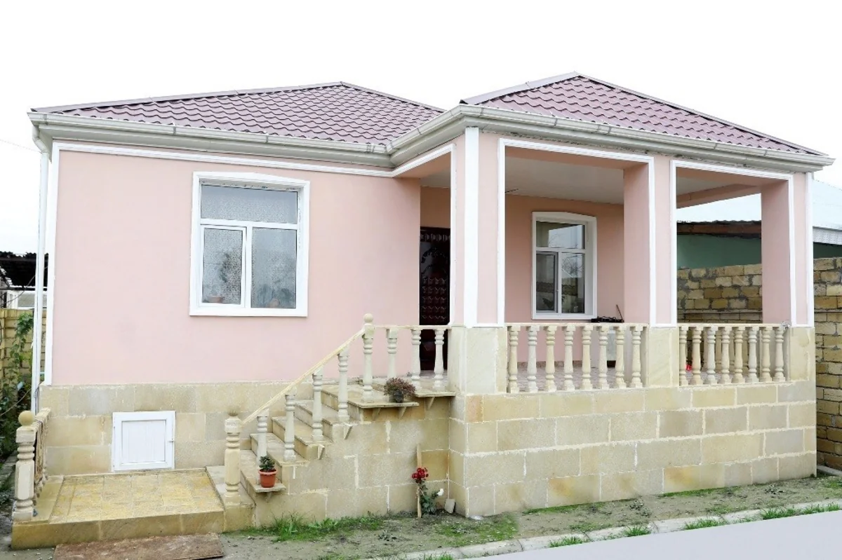 Kürdəmir və Ağsuda şəhid ailələri və müharibə əlillərinə mənzillər verilib