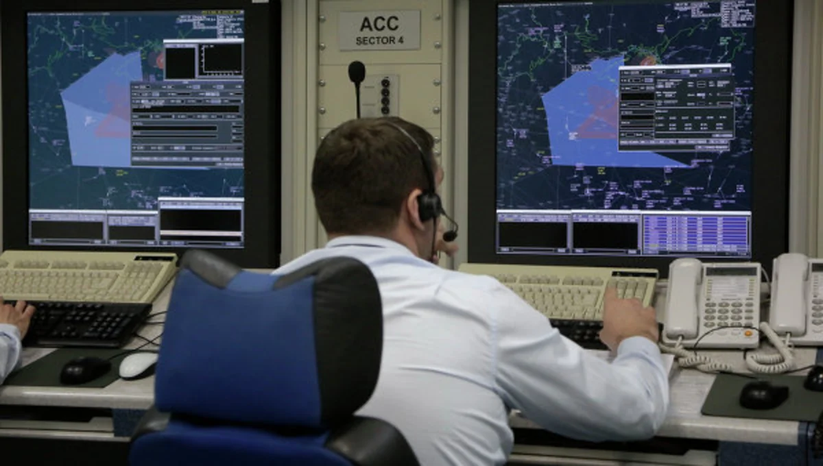 Spanish air traffic controllers  begin strike