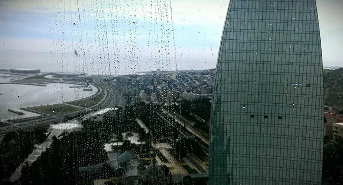 Bakıda yağış yağıb - FAKTİKİ HAVA