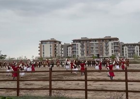 ECO-nun Zirvə görüşünün iştirakçıları Ağdamdakı “İmarət” Kompleksində Qarabağ atlarının “Zəfər” şousunu izləyib