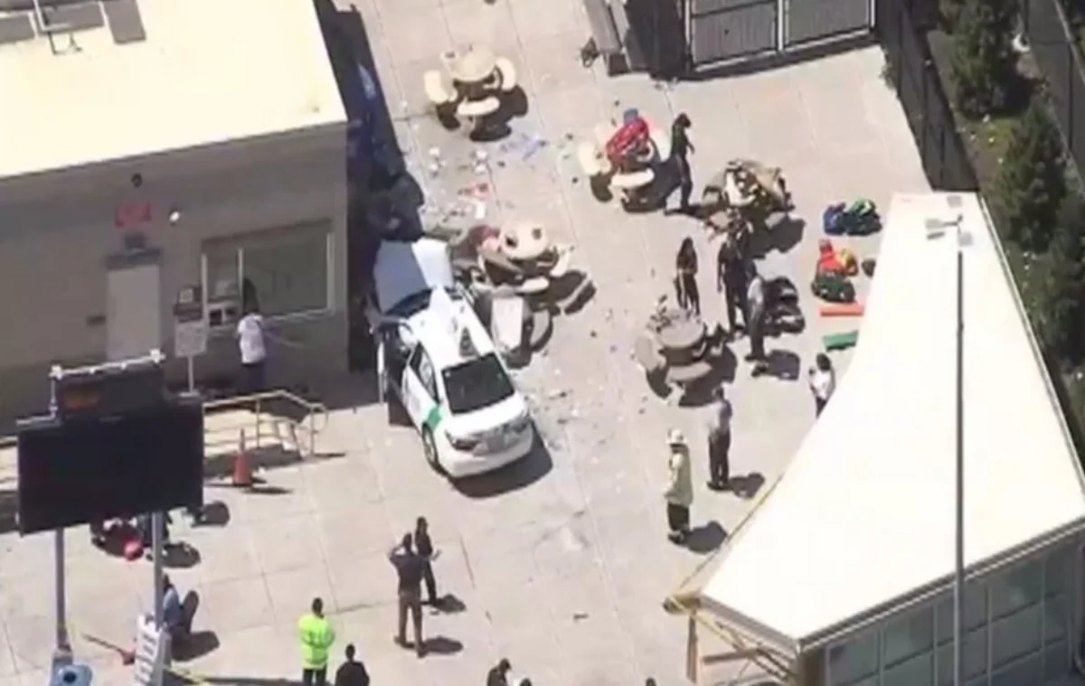 ABŞ-ın Boston şəhərində avtomobil piyadalara çırpılıb, xəsarət alanlar var