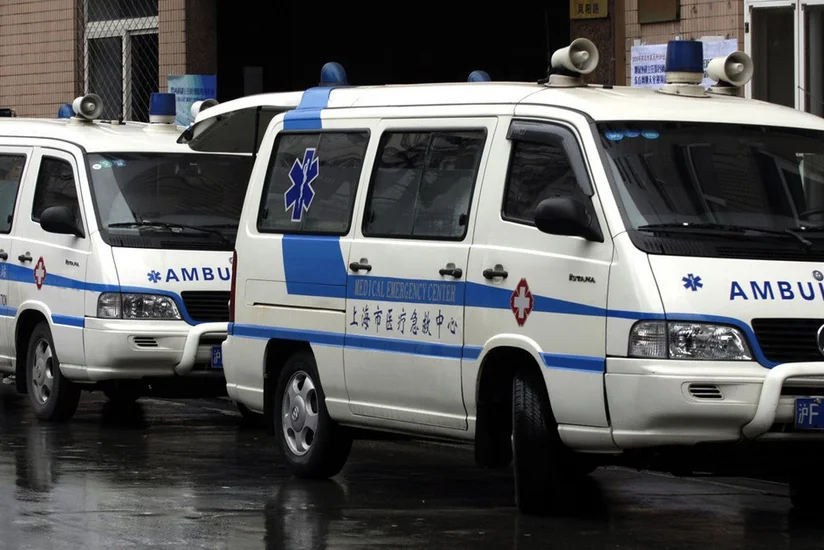 В Китае человек с ножом напал на прохожих